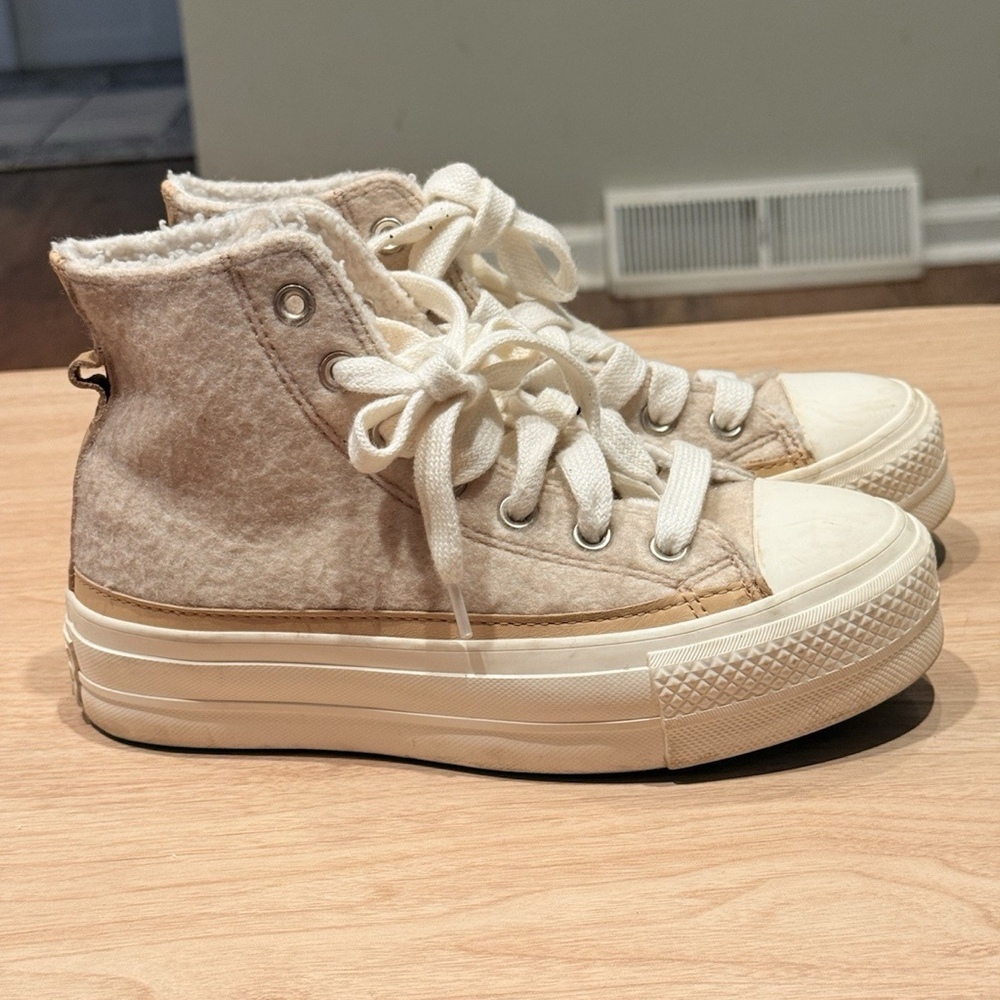 CONVERSE Chuck Taylor All Star Lift Platform Faux Mohair Size 6